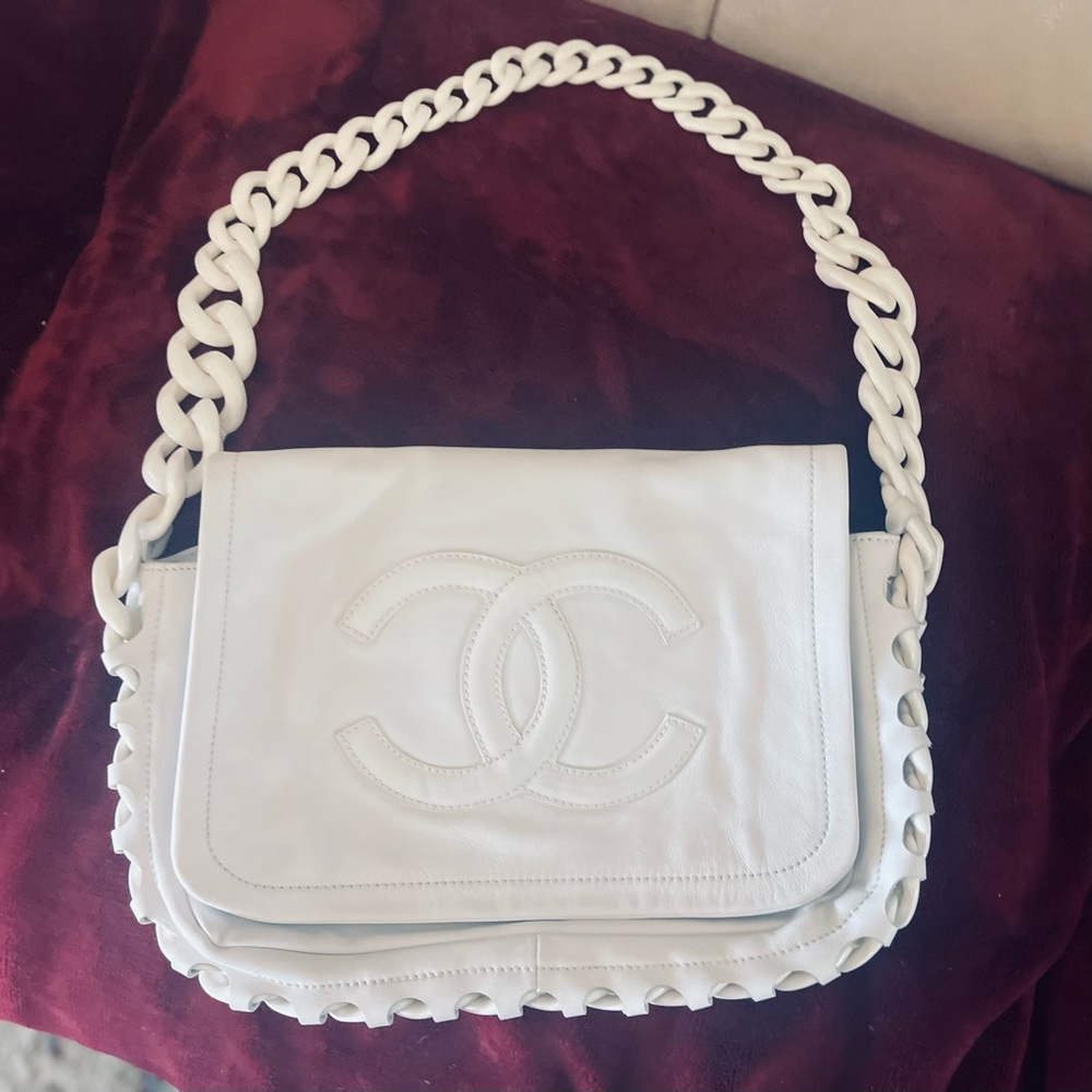 Vintage Chanel handbag 100% authentic in white leather, brand new!
